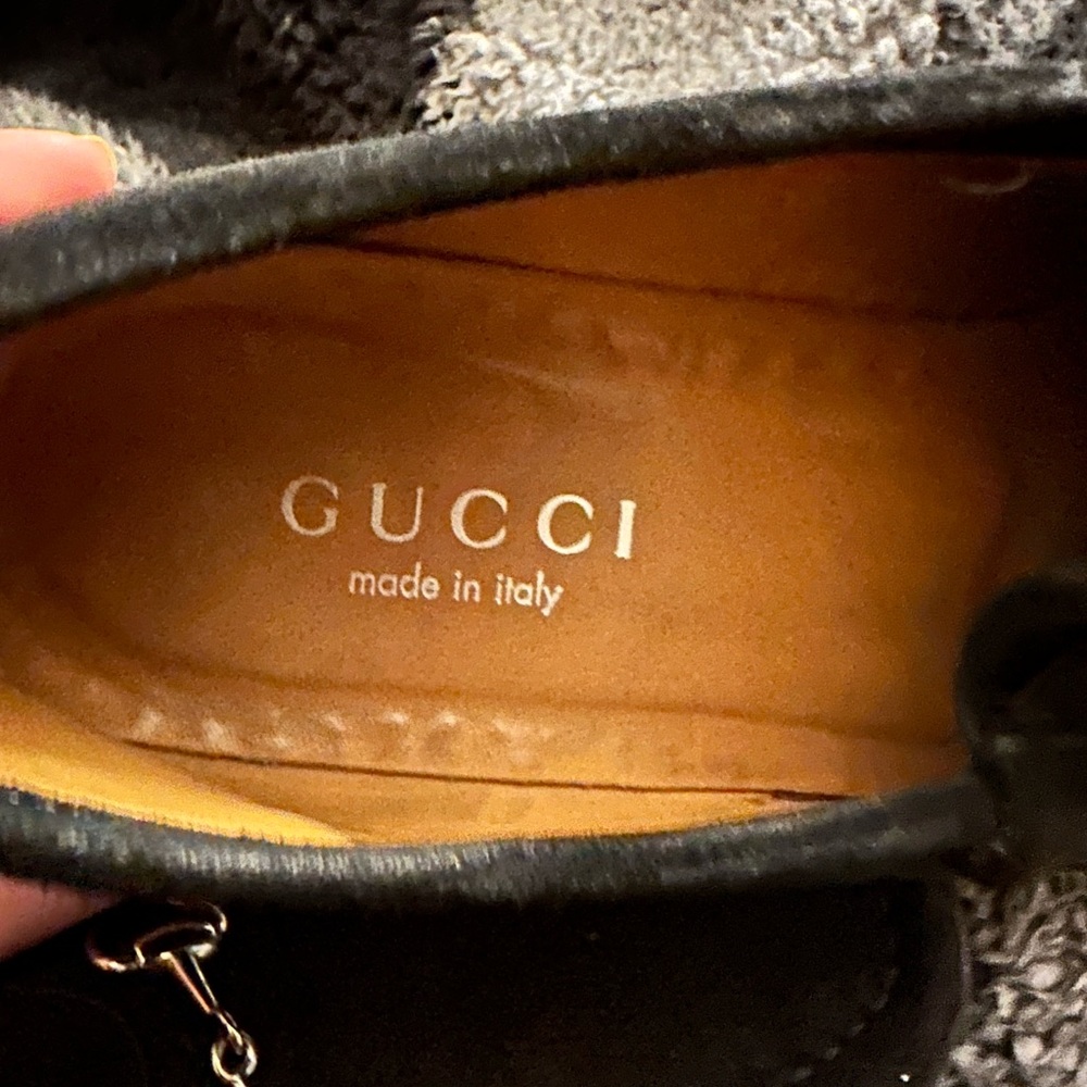 Barely used Gucci shoes . Size 8.5, black . Used 2 times - Picture 3 of 3